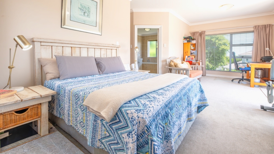 3 Bedroom Property for Sale in Kingswood Golf Estate Western Cape